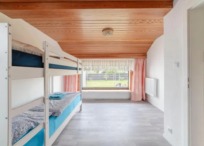 Cozy Villa With Garden, Balcony And Parking Area In Duesseldorf