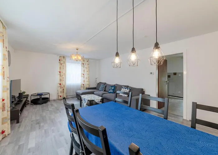Cozy Villa With Garden, Balcony And Parking Area In Duesseldorf