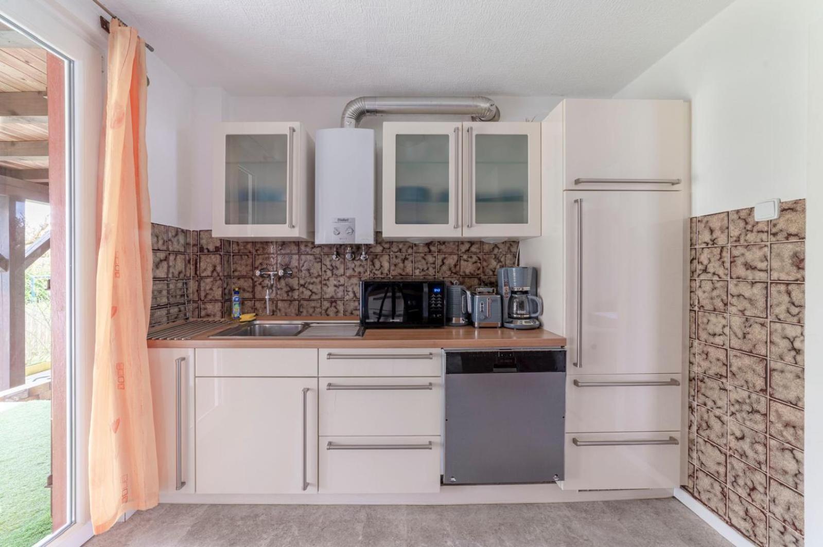 Apartment Cozy With Garden, Balcony And Parking Area In